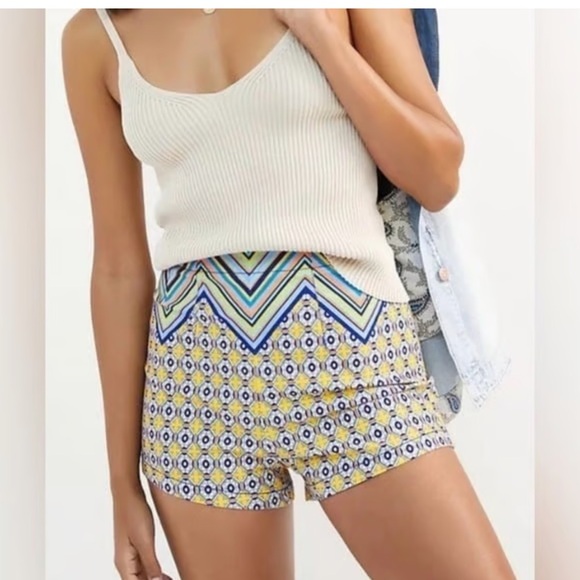Maeve Pants - Maeve X Anthropologie High-Waist Abstract Print Shorts size 6
